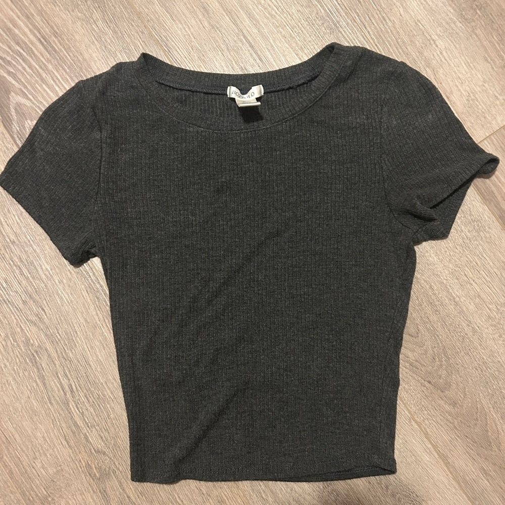 Women’s dark heathered grey tight fitting baby tee